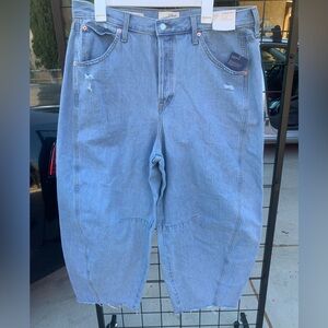 NWT women’s Light Blue Curved leg Highbrise Relaxed hip & thigh